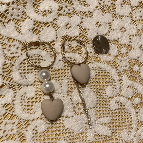 Kawaii heart mismatch hoop earrings - Picture 6 of 6